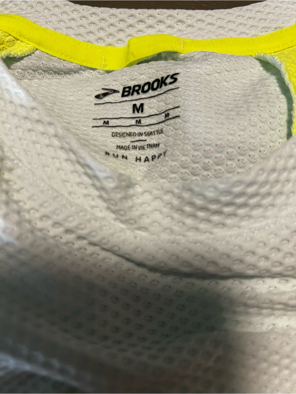 Brooks Carbonite Reflective top NWOT - Picture 3 of 3